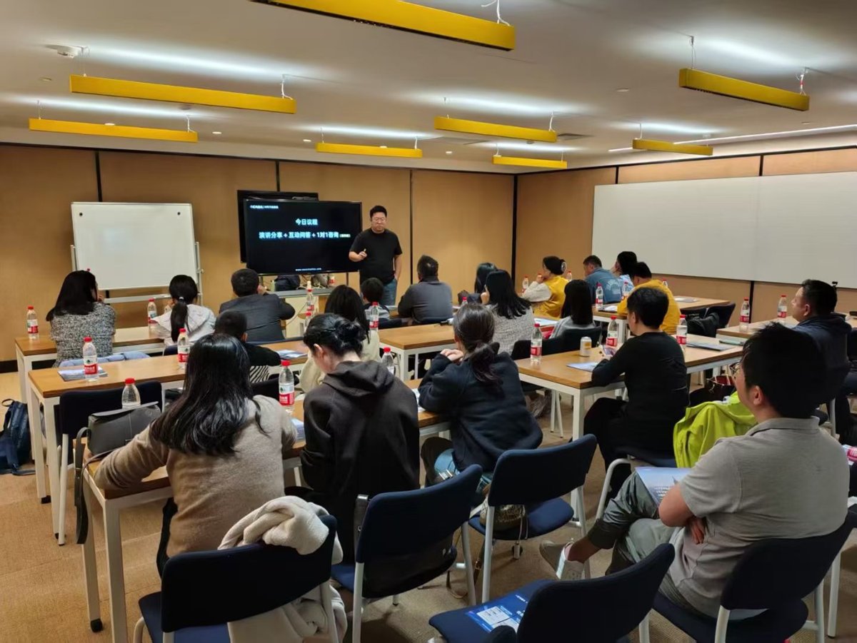 Parents attending a KAISA seminar in Shenzhen